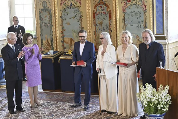 Thành viên ban nhạc ABBA nhận Huân chương Hoàng gia Thụy Điển