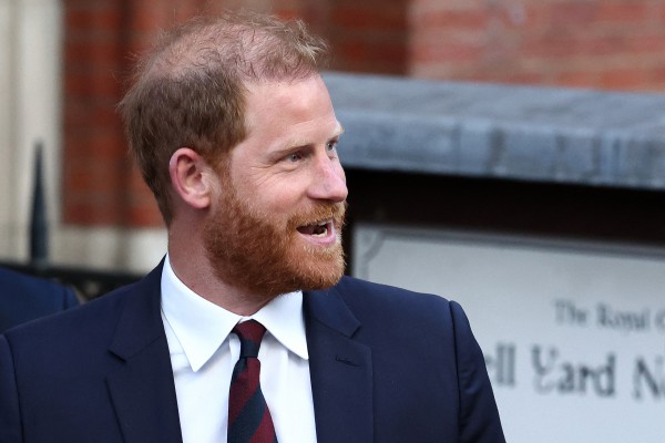 Thật hư vụ Hoàng tử Harry đánh Hoàng tử Andrew Thật hư vụ Hoàng tử Harry đánh Hoàng tử Andrew