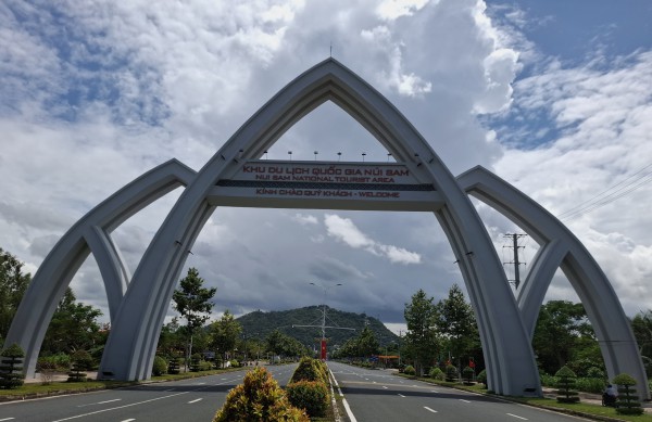 Thất sơn huyền bí: Huyền tích lạ ở Núi Sam Thất sơn huyền bí: Huyền tích lạ ở Núi Sam