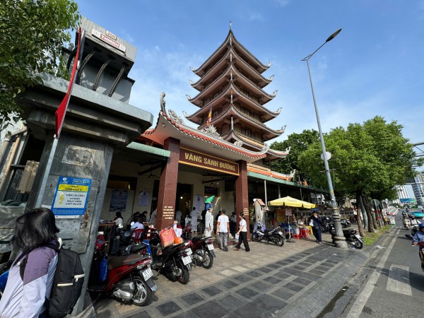 Thi sĩ Phạm Thiên Thư 'mang bụi đỏ đi rồi' để tiếc thương cho người ở lại
