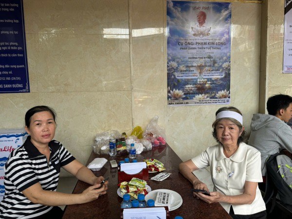 Thi sĩ Phạm Thiên Thư 'mang bụi đỏ đi rồi' để tiếc thương cho người ở lại