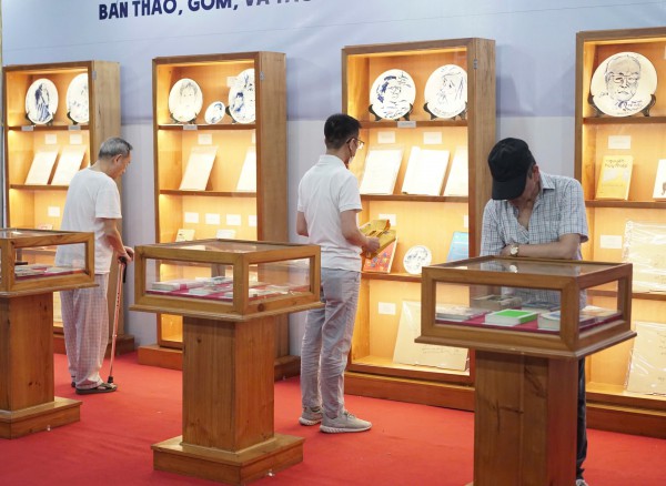 Thơ Nguyễn Huy Thiệp: Đọc câu nào 'sợ' câu ấy!