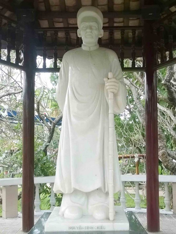 Tinh tú đất Việt: Thà đui mà giữ đạo nhà Tinh tú đất Việt: Thà đui mà giữ đạo nhà