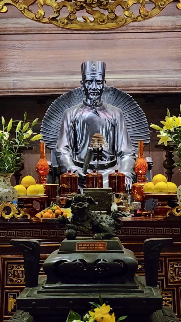 Tinh tú đất Việt: Tính ngay thẳng lòng không chịu khuất Tinh tú đất Việt: Tính ngay thẳng lòng không chịu khuất