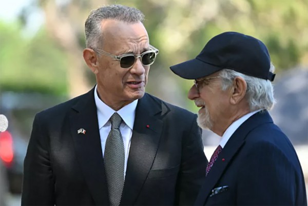Tom Hanks và Steven Spielberg tham dự sự kiện tưởng niệm ngày đổ bộ Normandy