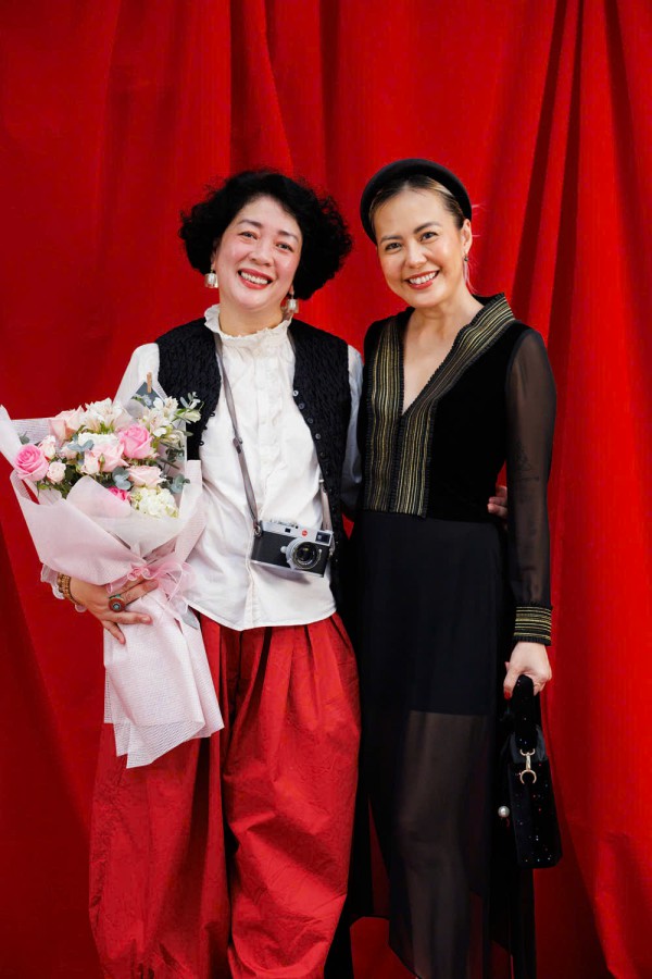 Triển lãm 'Đỏ' độc đáo của ba nhiếp ảnh gia