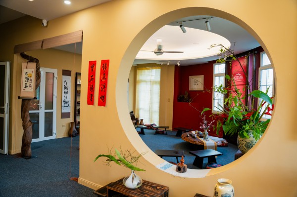 Triển lãm gốm Chu Đậu và nghệ thuật cắm hoa Ikebana Triển lãm gốm Chu Đậu và nghệ thuật cắm hoa Ikebana