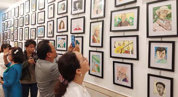 Triển lãm tranh chân dung những người nổi tiếng của họa sĩ Thúy Hương