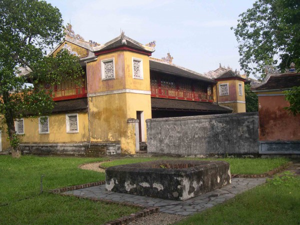 Triều Nguyễn một góc nhìn khác: Hé lộ chuyện hậu cung