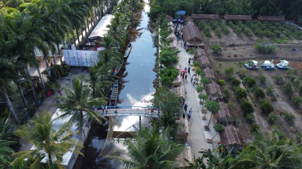 Trình diễn chế biến lẩu mắm lớn nhất Việt Nam tại ngày hội 'Hương rừng U minh' Trình diễn chế biến lẩu mắm lớn nhất Việt Nam tại ngày hội 'Hương rừng U minh'