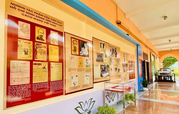 Trưng bày chuyên đề 'Chủ tịch Hồ Chí Minh - Người sáng lập báo chí cách mạng Việt Nam' Trưng bày chuyên đề 'Chủ tịch Hồ Chí Minh - Người sáng lập báo chí cách mạng Việt Nam'