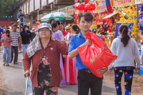 Từ ngày hội nghĩa tình đến những mùa xuân sẻ chia