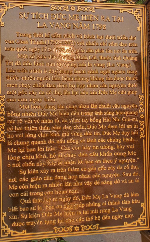 Từ tháp chuông trăm tuổi đến vương cung thánh đường lớn nhất Việt Nam Từ tháp chuông trăm tuổi đến vương cung thánh đường lớn nhất Việt Nam