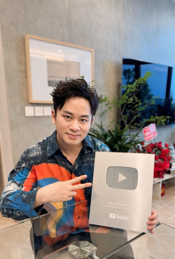 Tùng Dương lần đầu có MV triệu view, nhận nút bạc YouTube