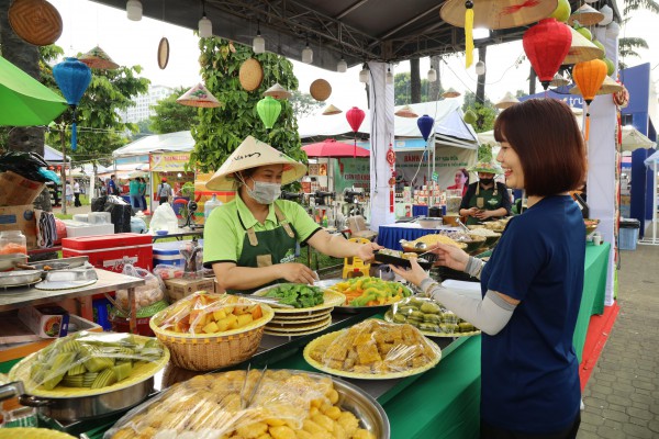 Tưng bừng khai hội 'Sống xanh - Ẩm thực chay' Tưng bừng khai hội 'Sống xanh - Ẩm thực chay'