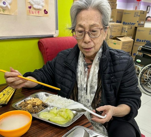 Tuổi già của nghệ sĩ từng 2 lần phá sản, phải ngủ ngoài công viên