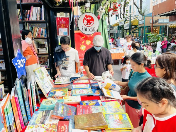 Văn chương Việt trong vòng xoáy AI Văn chương Việt trong vòng xoáy AI