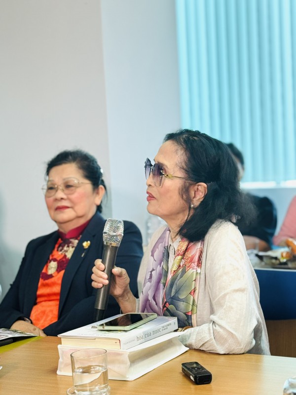 Văn nghệ sĩ kể chuyện viết về Bác