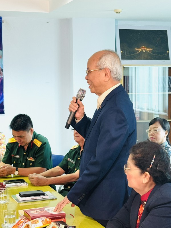 Văn nghệ sĩ kể chuyện viết về Bác