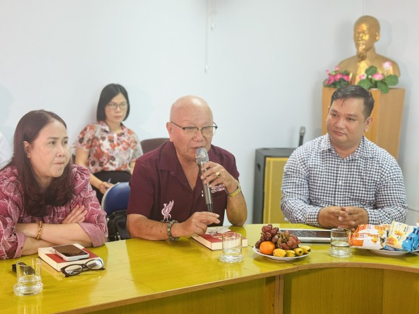 Văn nghệ sĩ kể chuyện viết về Bác