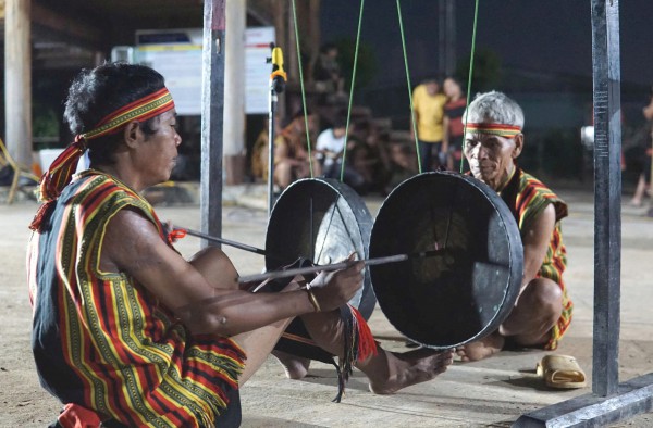 Vật thiêng của làng: Bộ chiêng được sùng kính 'như tổ tiên'