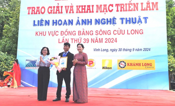 Vẻ đẹp 'Vương quốc gạch' Mang Thít đạt huy chương vàng Liên hoan ảnh nghệ thuật ĐBSCL