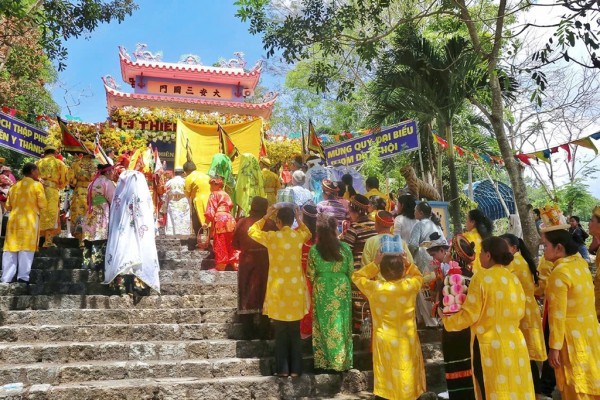 Về miền di sản thờ Mẫu của xứ trầm hương