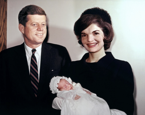 Vì sao Đệ nhất phu nhân Mỹ coi Madonna là 'vết nhơ' của gia tộc Kennedy?