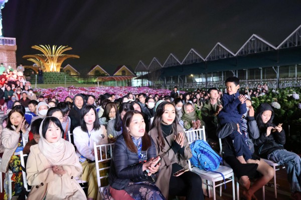 'Âm vang sắc hồng trên phố núi' Đà Lạt cuốn hút du khách 'Âm vang sắc hồng trên phố núi' Đà Lạt cuốn hút du khách