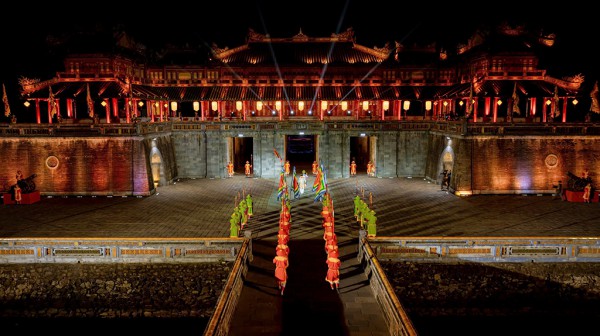 Đánh thức hoàng cung huyền ảo