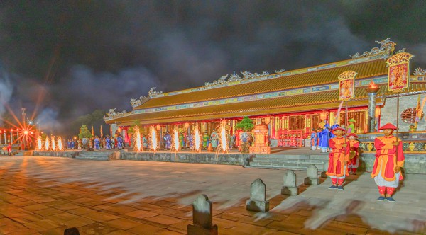 Đánh thức hoàng cung huyền ảo