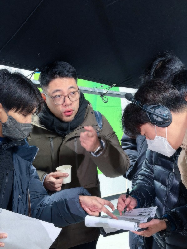 Đạo diễn Đinh Tuấn Vũ hé lộ hậu trường phim về xạ thủ Hoàng Xuân Vinh