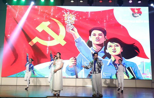 'Đạo diễn trăm tỉ' Nguyễn Quang Dũng, Lê Thiện Viễn 'tiếp lửa' làm phim đến sinh viên