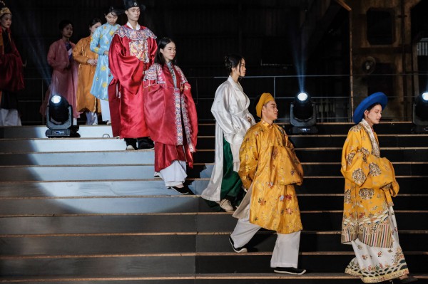 Để văn hóa tác động thực chất trong mọi lĩnh vực Để văn hóa tác động thực chất trong mọi lĩnh vực