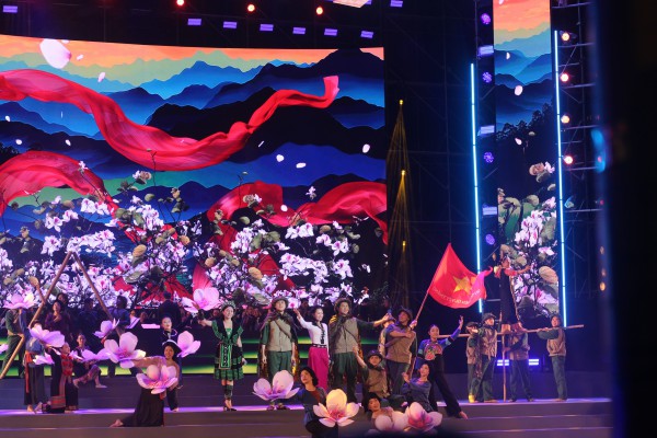 Đêm thành phố lung linh cùng 'Ánh sáng niềm tin và khát vọng'