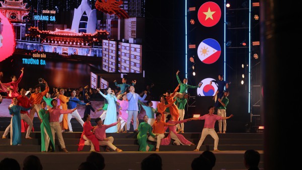 Đêm thành phố lung linh cùng 'Ánh sáng niềm tin và khát vọng'