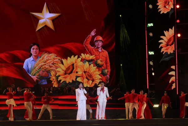 Đêm thành phố lung linh cùng 'Ánh sáng niềm tin và khát vọng'