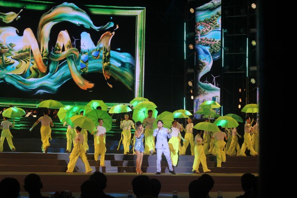 Đêm thành phố lung linh cùng 'Ánh sáng niềm tin và khát vọng'