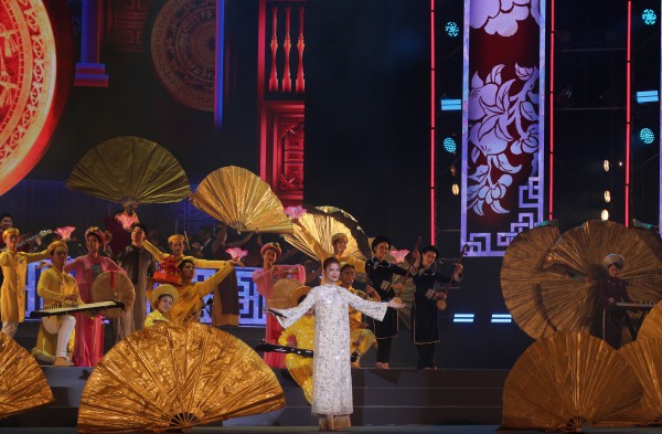 Đêm thành phố lung linh cùng 'Ánh sáng niềm tin và khát vọng'