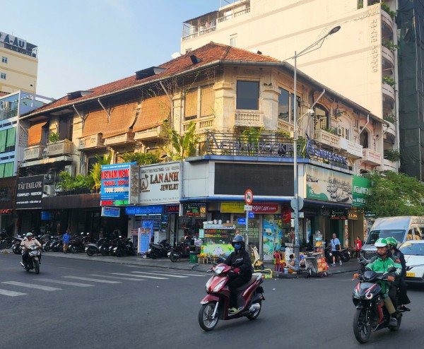 Điểm hẹn đờn ca tài tử xưa bên hông chợ Bến Thành