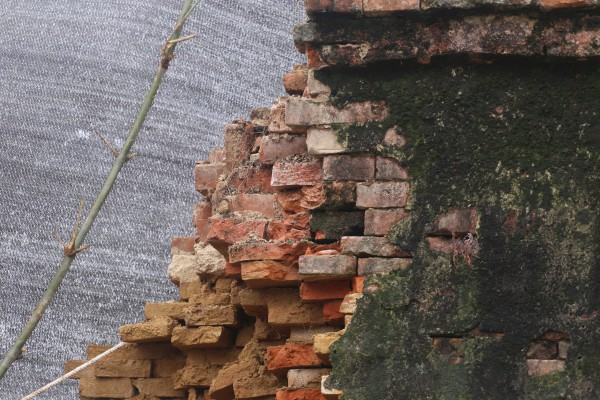 Đoạn tường Hoàng thành Huế đổ sập sau 3 đợt lũ lụt Đoạn tường Hoàng thành Huế đổ sập sau 3 đợt lũ lụt
