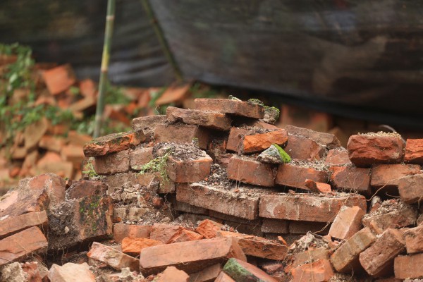 Đoạn tường Hoàng thành Huế đổ sập sau 3 đợt lũ lụt Đoạn tường Hoàng thành Huế đổ sập sau 3 đợt lũ lụt