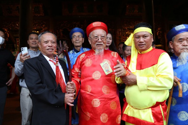 Độc đáo lễ hội Tiên Công: Con rể quỳ đón mừng bố vợ thượng thọ