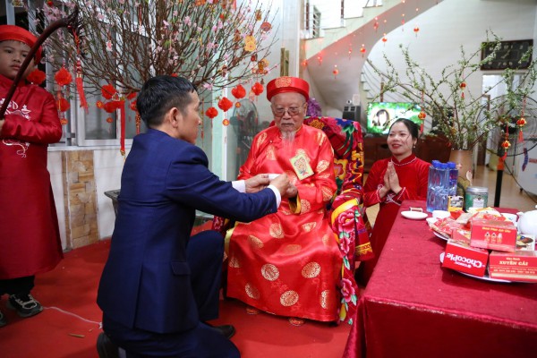 Độc đáo lễ hội Tiên Công: Con rể quỳ đón mừng bố vợ thượng thọ