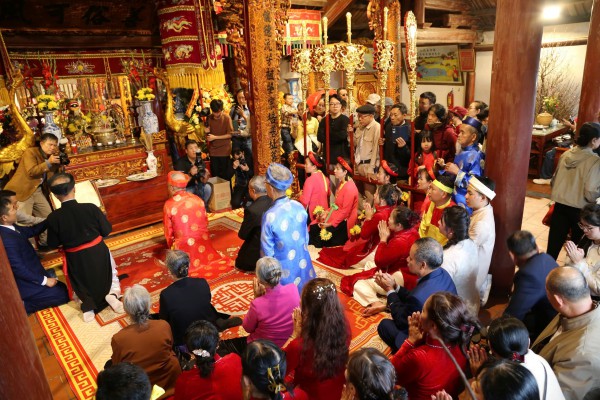 Độc đáo lễ hội Tiên Công: Con rể quỳ đón mừng bố vợ thượng thọ