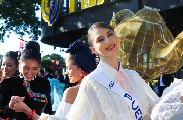 Đường phố Đà Lạt rực rỡ sắc màu cùng 80 hoa hậu diễu hành Tea Carnival Đường phố Đà Lạt rực rỡ sắc màu cùng 80 hoa hậu diễu hành Tea Carnival