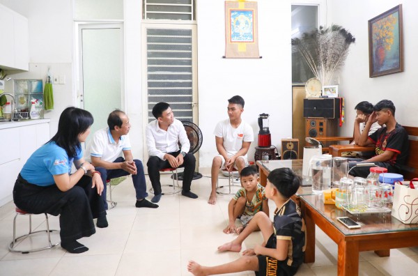 'Ông bụt' viết chuyện cổ tích giữa đại ngàn