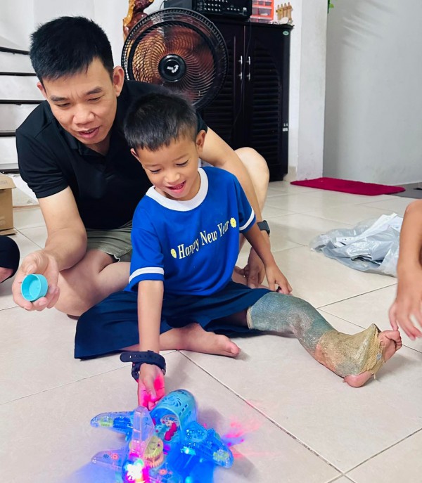 'Ông bụt' viết chuyện cổ tích giữa đại ngàn
