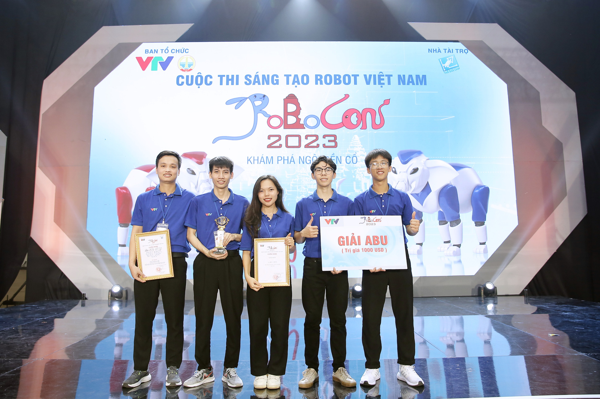 42 giây giành ngôi vô địch Robocon Việt Nam, kết thúc 15 năm chờ đợi