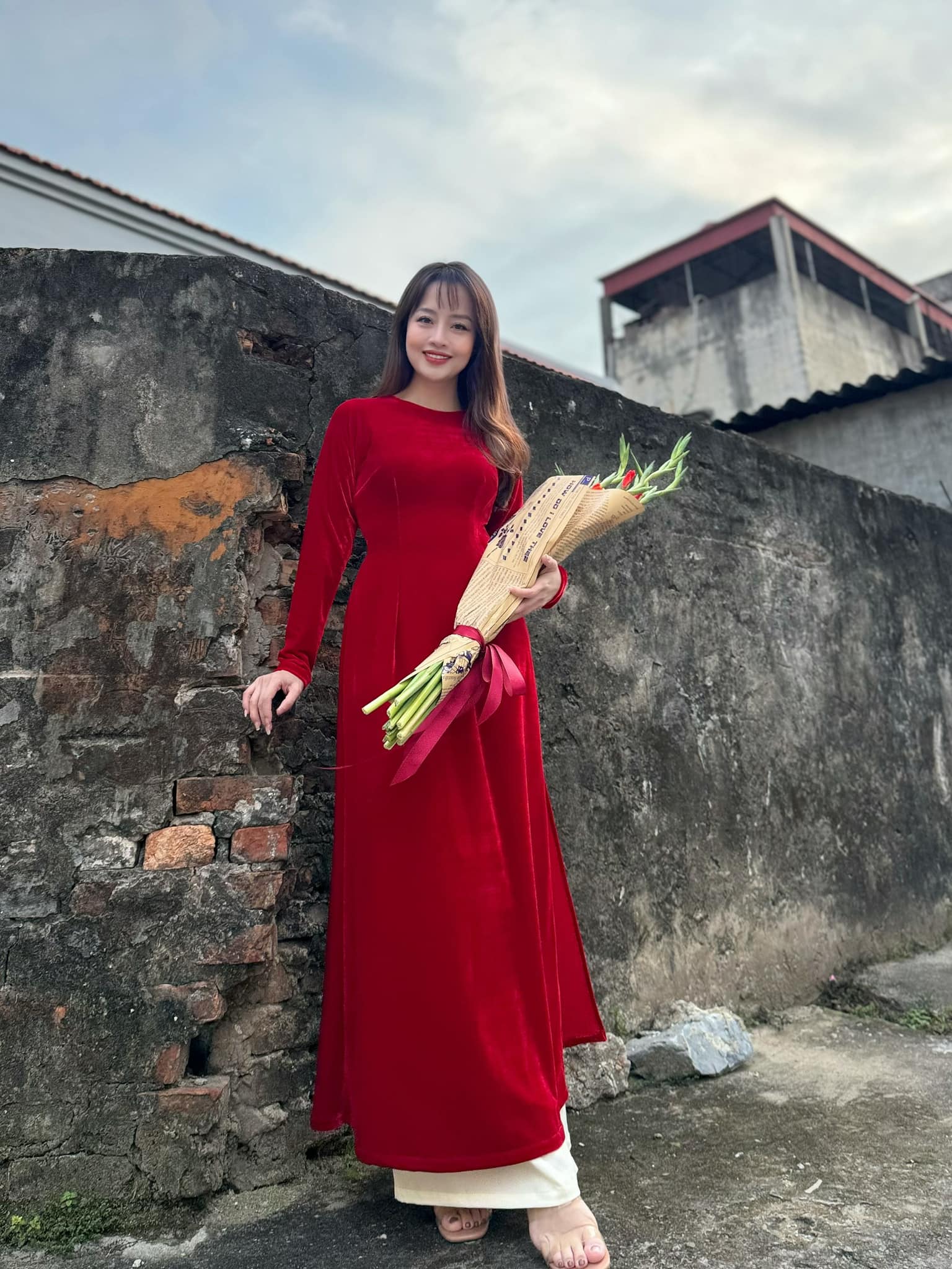 BTV Minh Hằng đem không khí Tết đến Trạm yêu thương